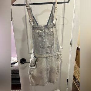 Light denim wash jean romper. Size medium! Worn once